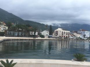 44327478_357787774794533_2540976684664881152_n